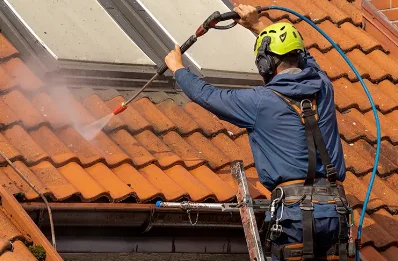 Démoussage et hydrofuge de toiture à Plounévez-Lochrist